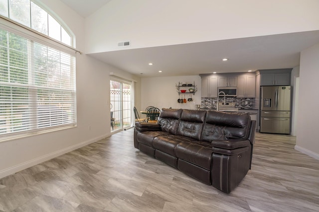 living area featuring visible vents, baseboards, and recessed lighting