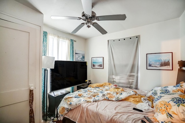 1287 E 19th Ave, Columbus, OH 43211 - bedroom featuring ceiling fan