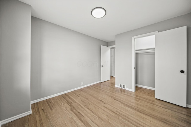 2960 Berwick Blvd, Columbus, OH 43209 - unfurnished bedroom with light wood-type flooring, baseboards, and a closet