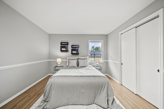 2960 Berwick Blvd, Columbus, OH 43209 - bedroom with light wood-type flooring, baseboards, and a closet