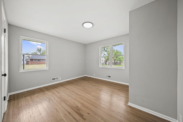 2960 Berwick Blvd, Columbus, OH 43209 - unfurnished room featuring baseboards and wood finished floors