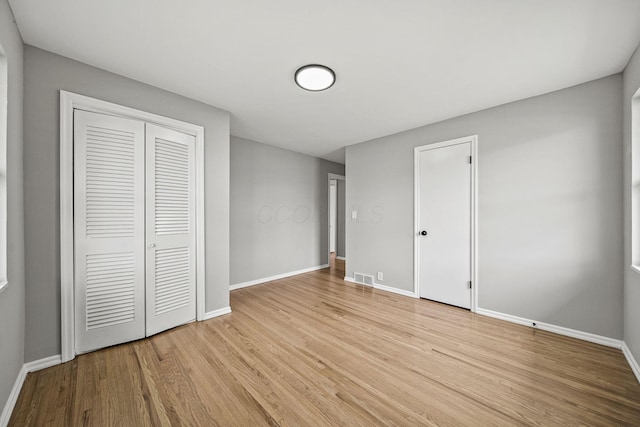 2960 Berwick Blvd, Columbus, OH 43209 - unfurnished bedroom with baseboards, light wood-type flooring, and a closet