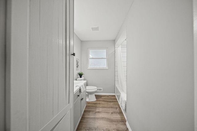 2960 Berwick Blvd, Columbus, OH 43209 - full bathroom featuring toilet, vanity, wood finished floors, and shower / tub combo