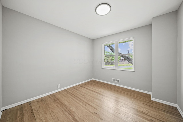 2960 Berwick Blvd, Columbus, OH 43209 - unfurnished room with baseboards and wood finished floors