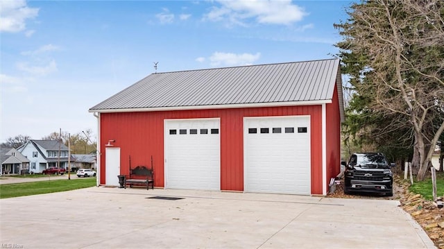 view of detached garage