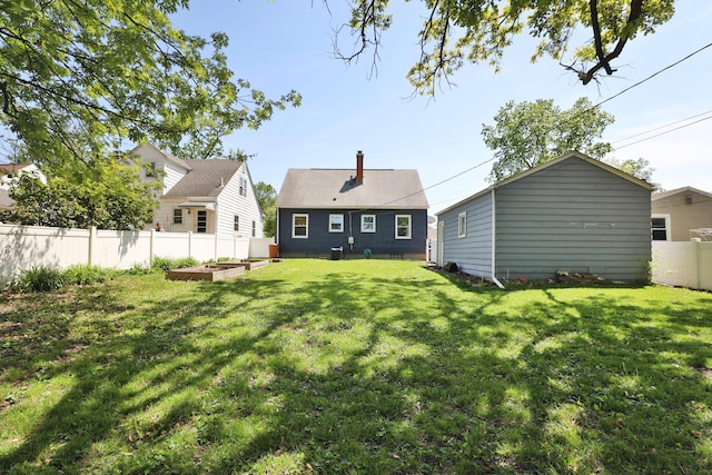 3113 Oaklawn St, Columbus, OH 43224 - view of yard featuring a garden