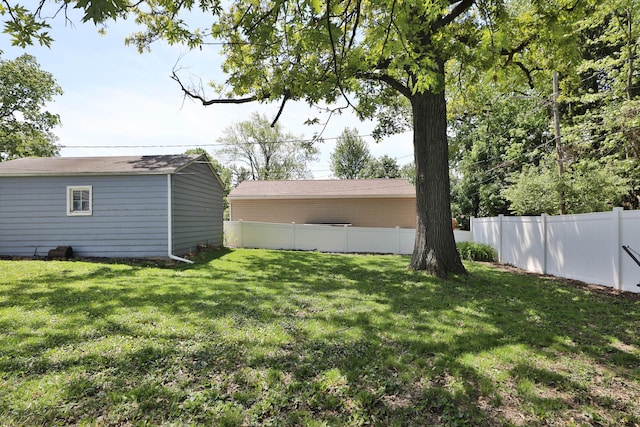3113 Oaklawn St, Columbus, OH 43224 - view of yard featuring an outdoor structure
