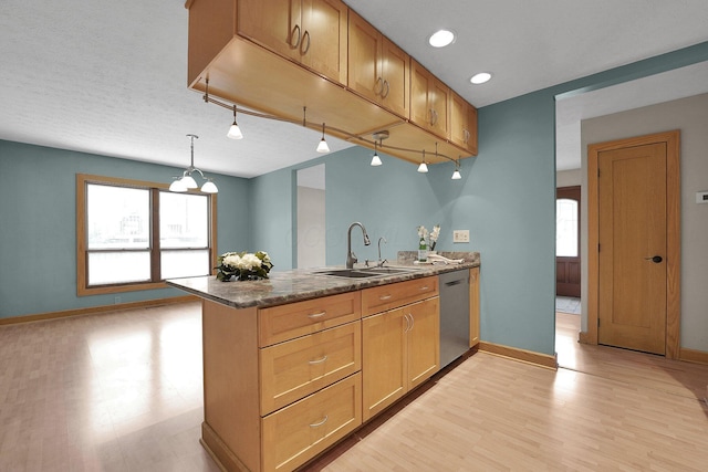 441 Gentlewind Dr, Westerville, OH 43081 - kitchen with a sink, light wood-style floors, a peninsula, baseboards, and stainless steel dishwasher