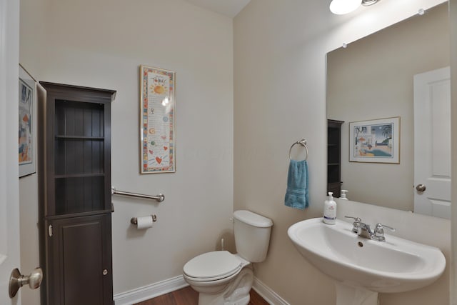 6134 Glade Run Rd, Hilliard, OH 43026 - bathroom with a sink, toilet, wood finished floors, and baseboards