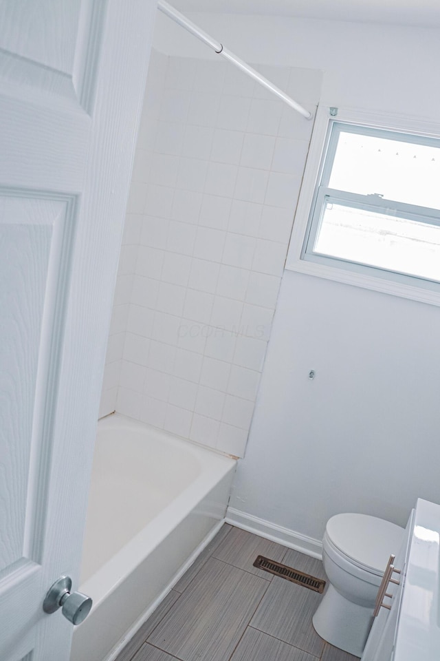 4620 Boynton Pl, Columbus, OH 43227 - full bath with tile patterned floors, washtub / shower combination, baseboards, toilet, and visible vents