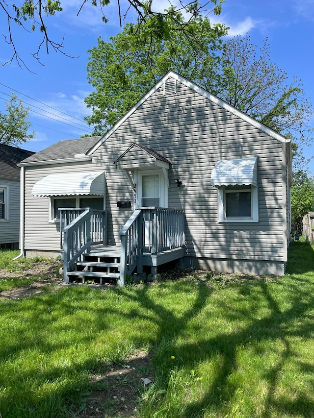 2851 Melva Ave, Columbus, OH 43224 - back of property with a yard