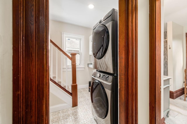 870 Oakwood Ave, Columbus, OH 43206 - washroom featuring baseboards, stacked washer and dryer, laundry area, and light tile patterned floors