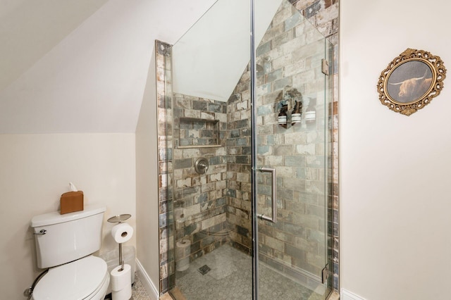 870 Oakwood Ave, Columbus, OH 43206 - bathroom featuring lofted ceiling, toilet, baseboards, and a stall shower
