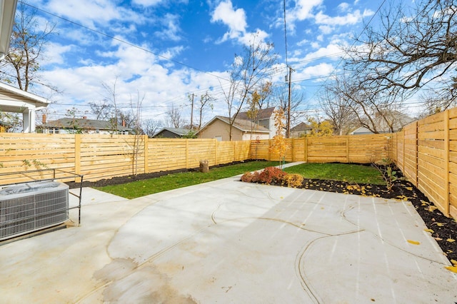 870 Oakwood Ave, Columbus, OH 43206 - view of patio featuring cooling unit and a fenced backyard