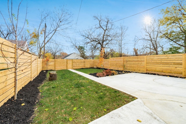 870 Oakwood Ave, Columbus, OH 43206 - view of yard featuring a patio area and a fenced backyard