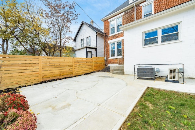 870 Oakwood Ave, Columbus, OH 43206 - view of patio / terrace with fence and cooling unit