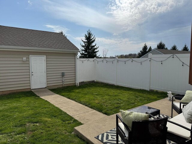 view of yard featuring a patio area, a fenced backyard, and an outdoor hangout area