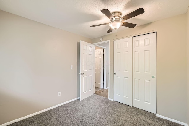 unfurnished bedroom featuring carpet flooring, baseboards, a closet, and a ceiling fan