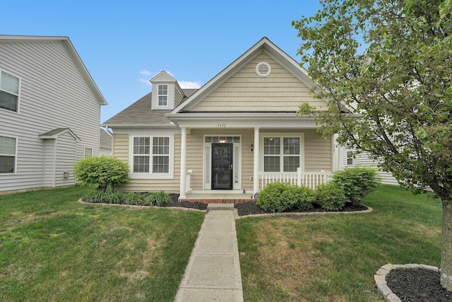 view of front of property featuring covered porch and a front lawn