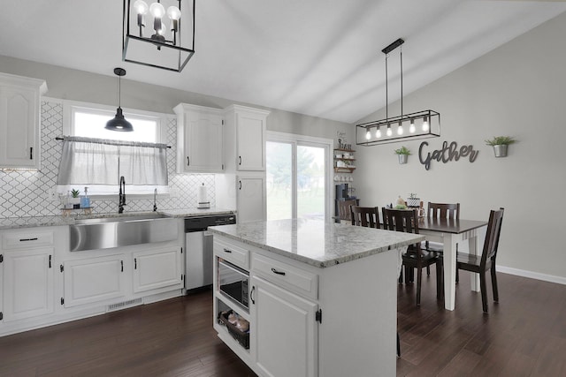 kitchen with visible vents, lofted ceiling, a sink, a notable chandelier, and stainless steel appliances