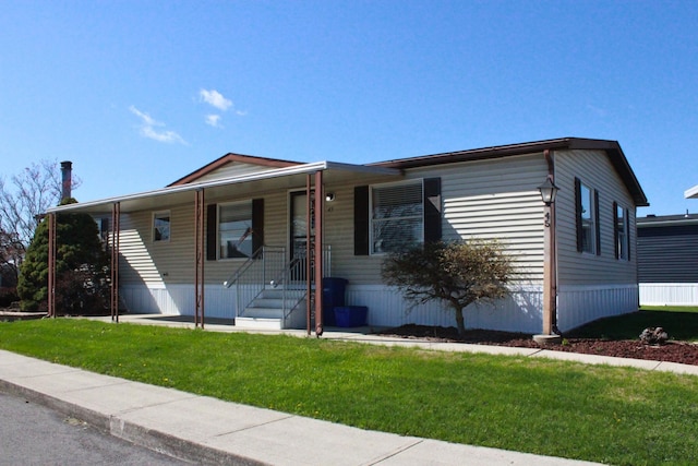 45 Ravine Ridge Dr, Delaware, OH 43015 - manufactured / mobile home featuring a front yard and covered porch