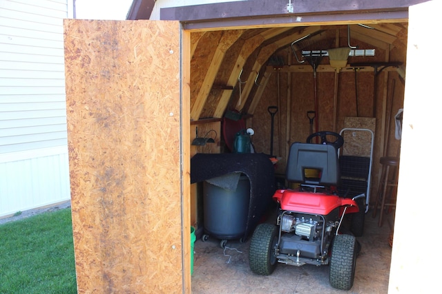 45 Ravine Ridge Dr, Delaware, OH 43015 - storage with a garage