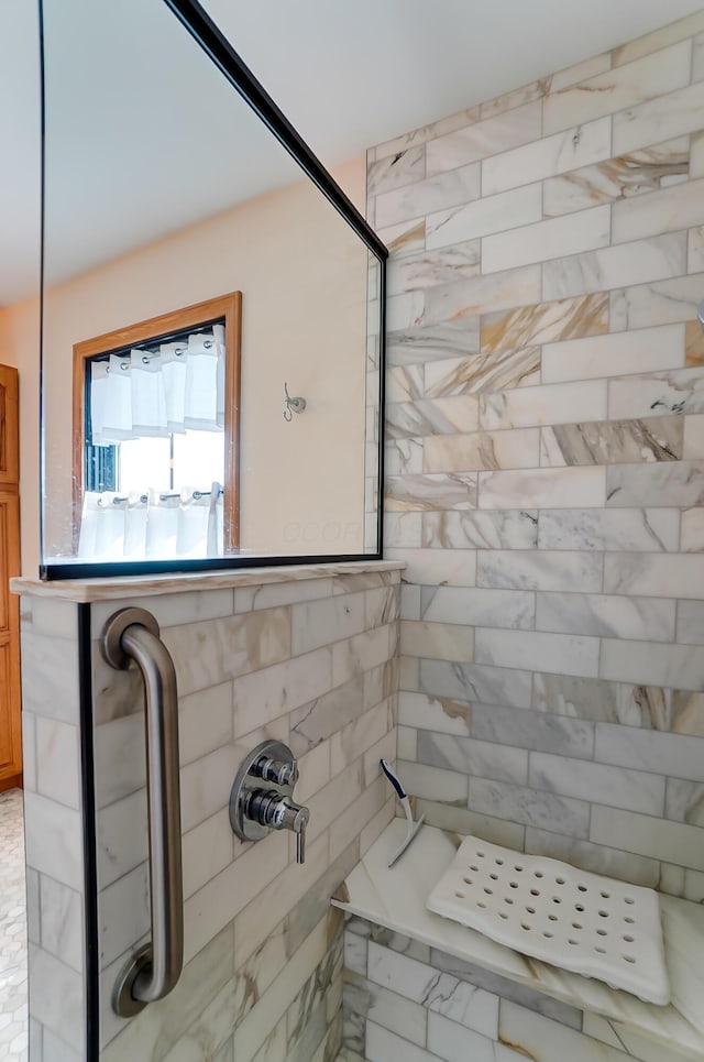 9730 Lancaster Kirkersville Rd NW, Baltimore, OH 43105 - bathroom featuring a tile shower