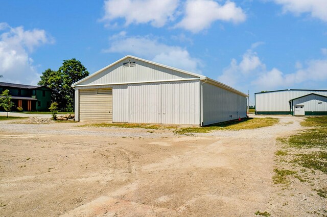 9730 Lancaster Kirkersville Rd NW, Baltimore, OH 43105 - detached garage featuring dirt driveway