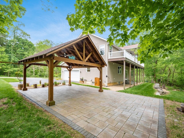9684 Shawnee Trl, Powell, OH 43065 - view of community featuring a lawn, an outdoor structure, and a wooden deck