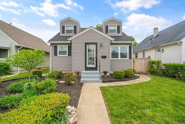 876 Palmer Rd, Columbus, OH 43212 - view of front of property with a front lawn, roof with shingles, and fence