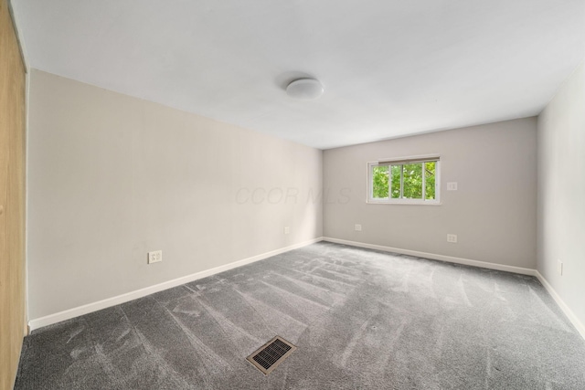 876 Palmer Rd, Columbus, OH 43212 - carpeted empty room featuring visible vents and baseboards