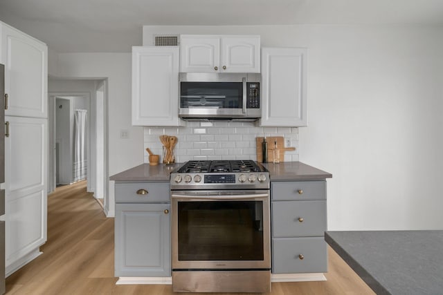876 Palmer Rd, Columbus, OH 43212 - kitchen with tasteful backsplash, dark countertops, and stainless steel appliances