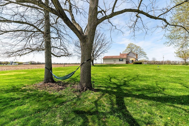 view of yard featuring a rural view