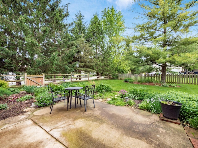 3794 Bridle Ct, Columbus, OH 43221 - view of patio / terrace featuring outdoor dining space