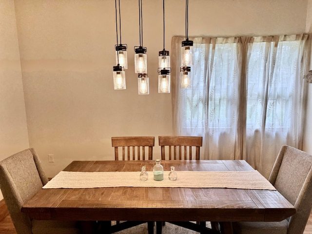 dining room with breakfast area