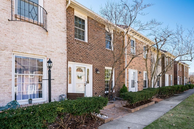 view of front of property featuring brick siding