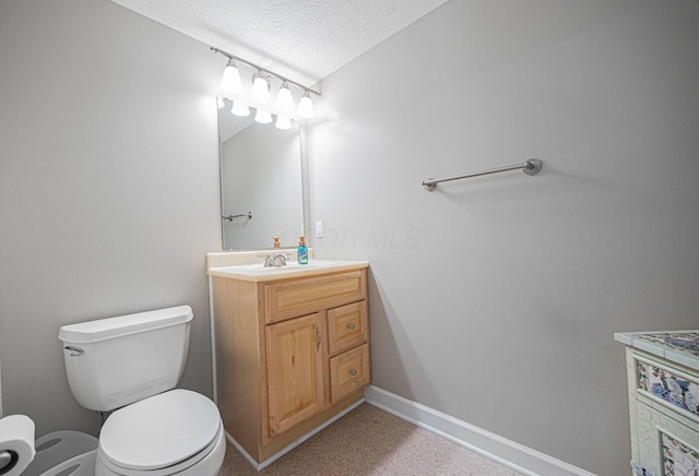 6707 Meadow Glen Dr S, Westerville, OH 43082 - bathroom featuring toilet, vanity, a textured ceiling, and baseboards