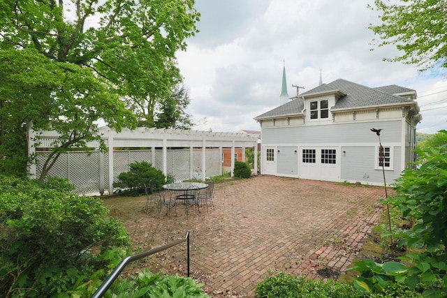 115 E Wheeling St, Lancaster, OH 43130 - rear view of house featuring roof with shingles, a pergola, and fence