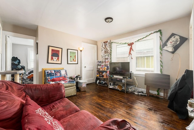1282-1284 Linwood Ave, Columbus, OH 43206 - living area featuring wood finished floors