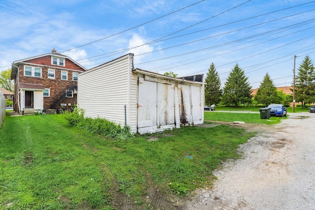 1282-1284 Linwood Ave, Columbus, OH 43206 - view of outbuilding with an outbuilding and dirt driveway