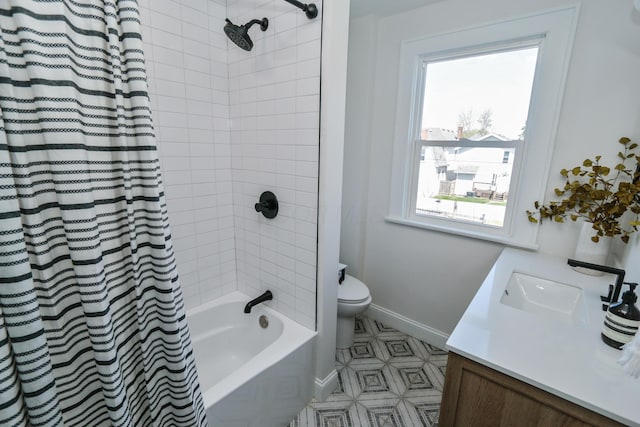 568 Cline St, Columbus, OH 43206 - full bathroom with shower / bath combination with curtain, baseboards, vanity, and toilet
