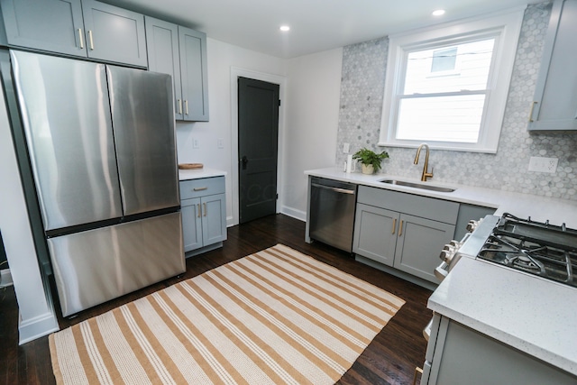 568 Cline St, Columbus, OH 43206 - kitchen with stainless steel appliances, a sink, recessed lighting, backsplash, and gray cabinets
