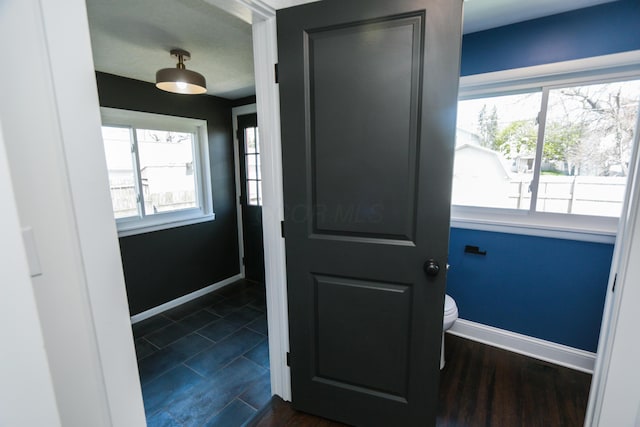 568 Cline St, Columbus, OH 43206 - entryway featuring a wealth of natural light and baseboards