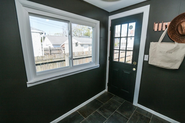 568 Cline St, Columbus, OH 43206 - entryway with baseboards
