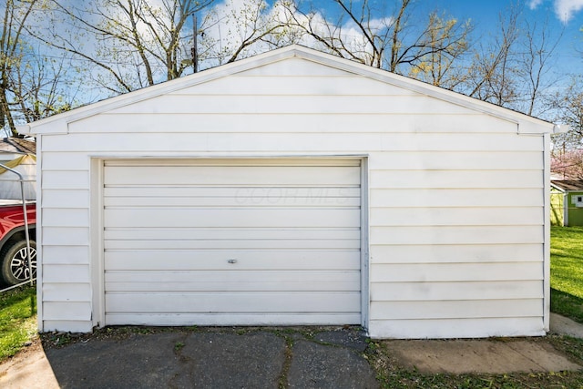 detached garage featuring driveway