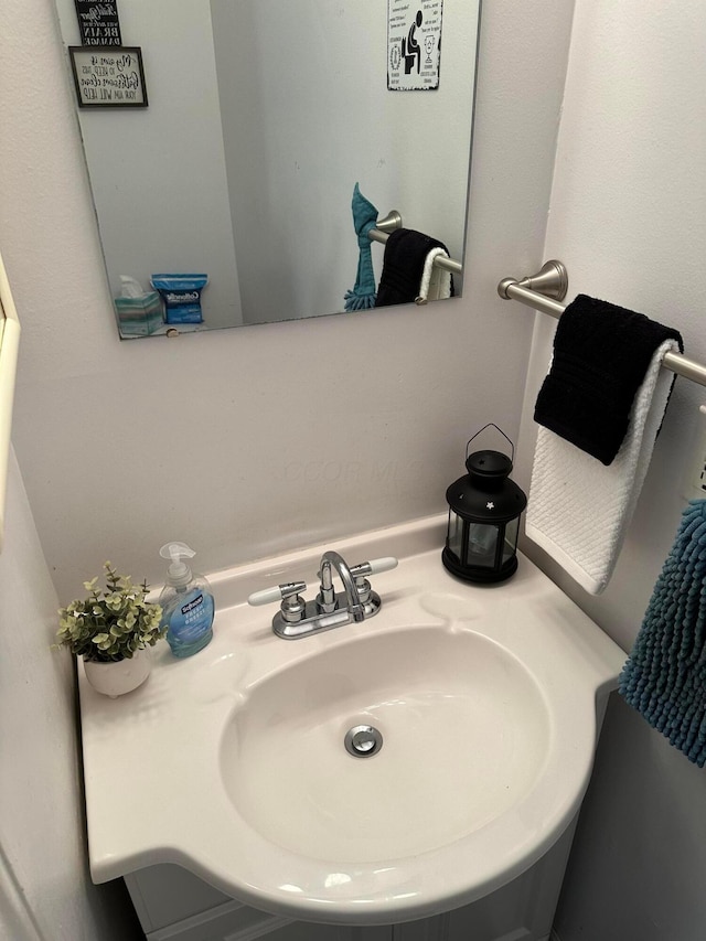 604 Forestwood Dr, Gahanna, OH 43230 - bathroom featuring vanity