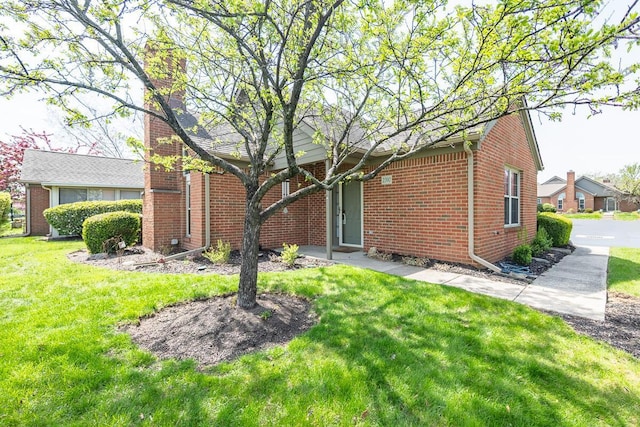 view of front facade featuring a front lawn and brick siding