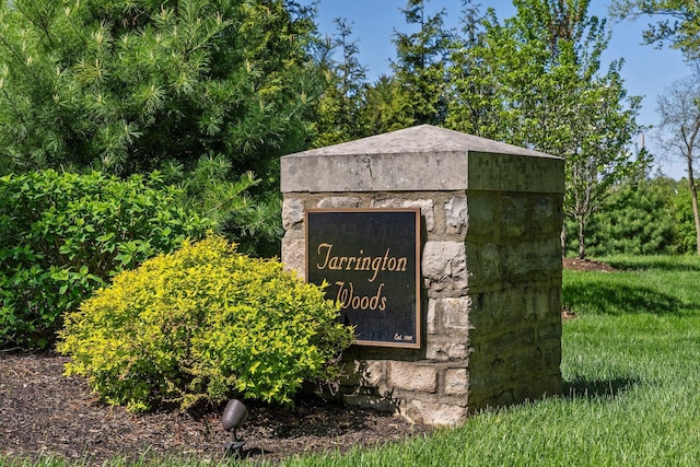 3906 Tarrington Ln, Columbus, OH 43220 - view of community sign