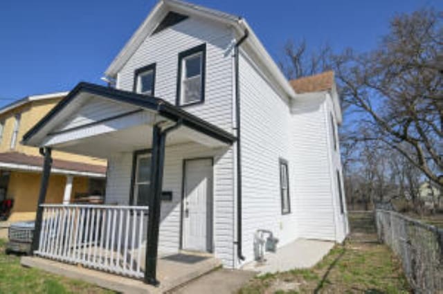 404 Sherman Ave, Springfield, OH 45503 - back of property with a porch and fence