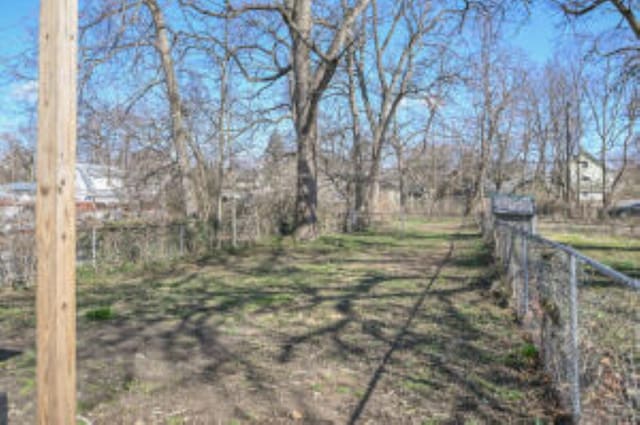 404 Sherman Ave, Springfield, OH 45503 - view of yard with fence